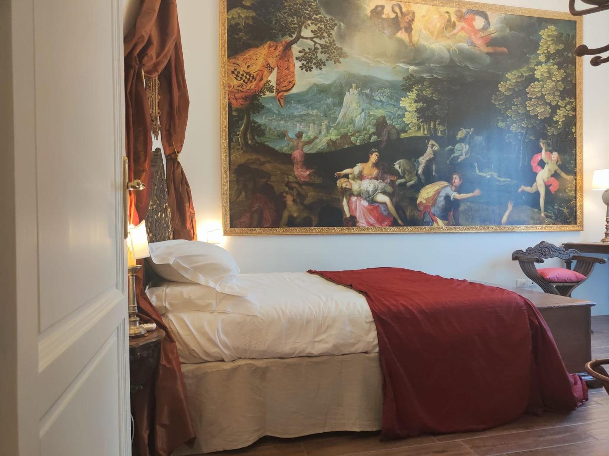 Santa Caterina Palace In Florence-3 Bedroom Apartment Florence